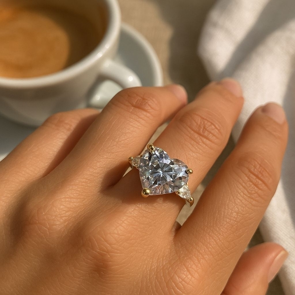 Pretty Bird Heart-Cut Ring – Gold Plated with Brilliant Simulated Diamond